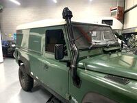 LAND ROVER DEFENDER 110